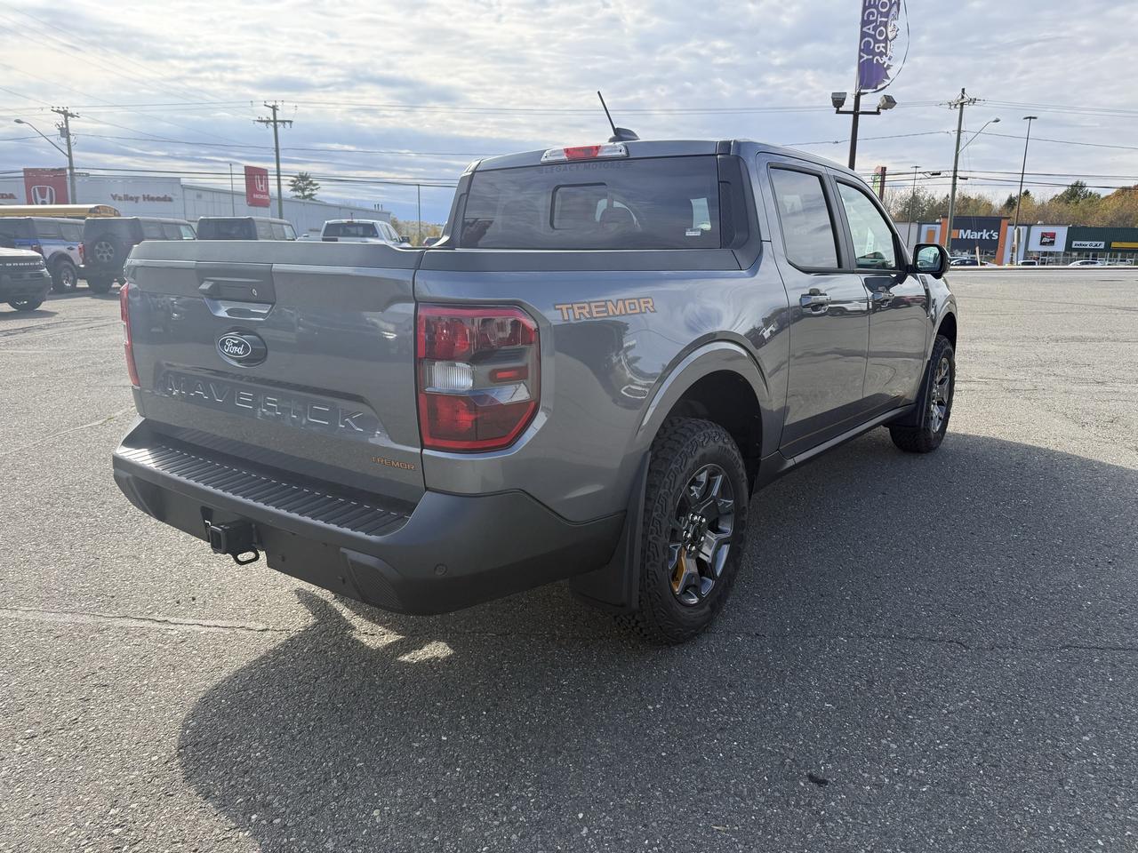 2026 Ford Maverick TREMOR AWD SuperCrew Photo2