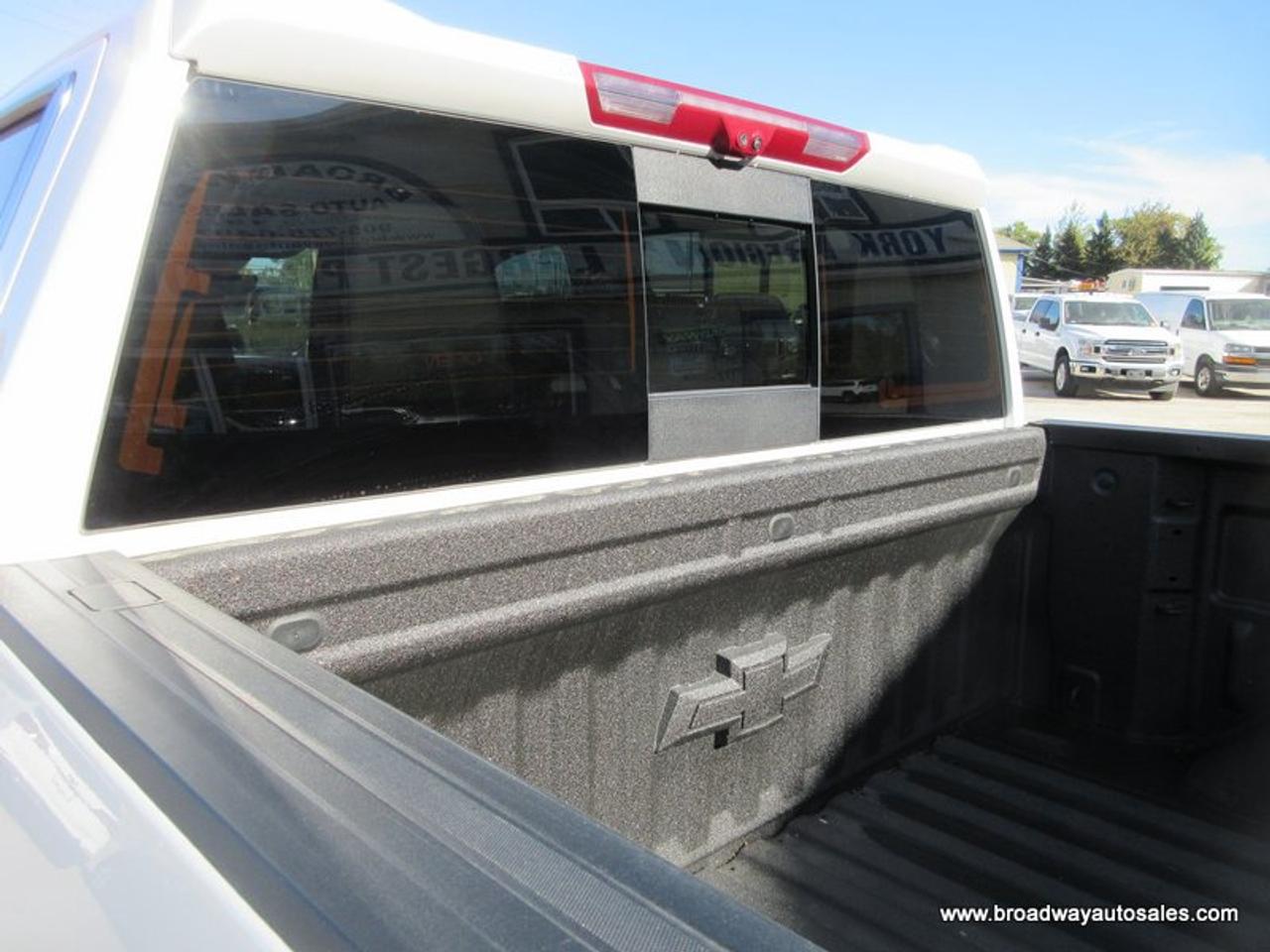 2025 Chevrolet Silverado 1500 LOADED HIGH-COUNTRY-PACKAGE 5 PASSENGER 3.0L - DURAMAX.. 4X4.. CREW-CAB.. SHORTY.. SUNROOF.. LEATHER.. HEATED/AC SEATS.. BOSE AUDIO.. Photo