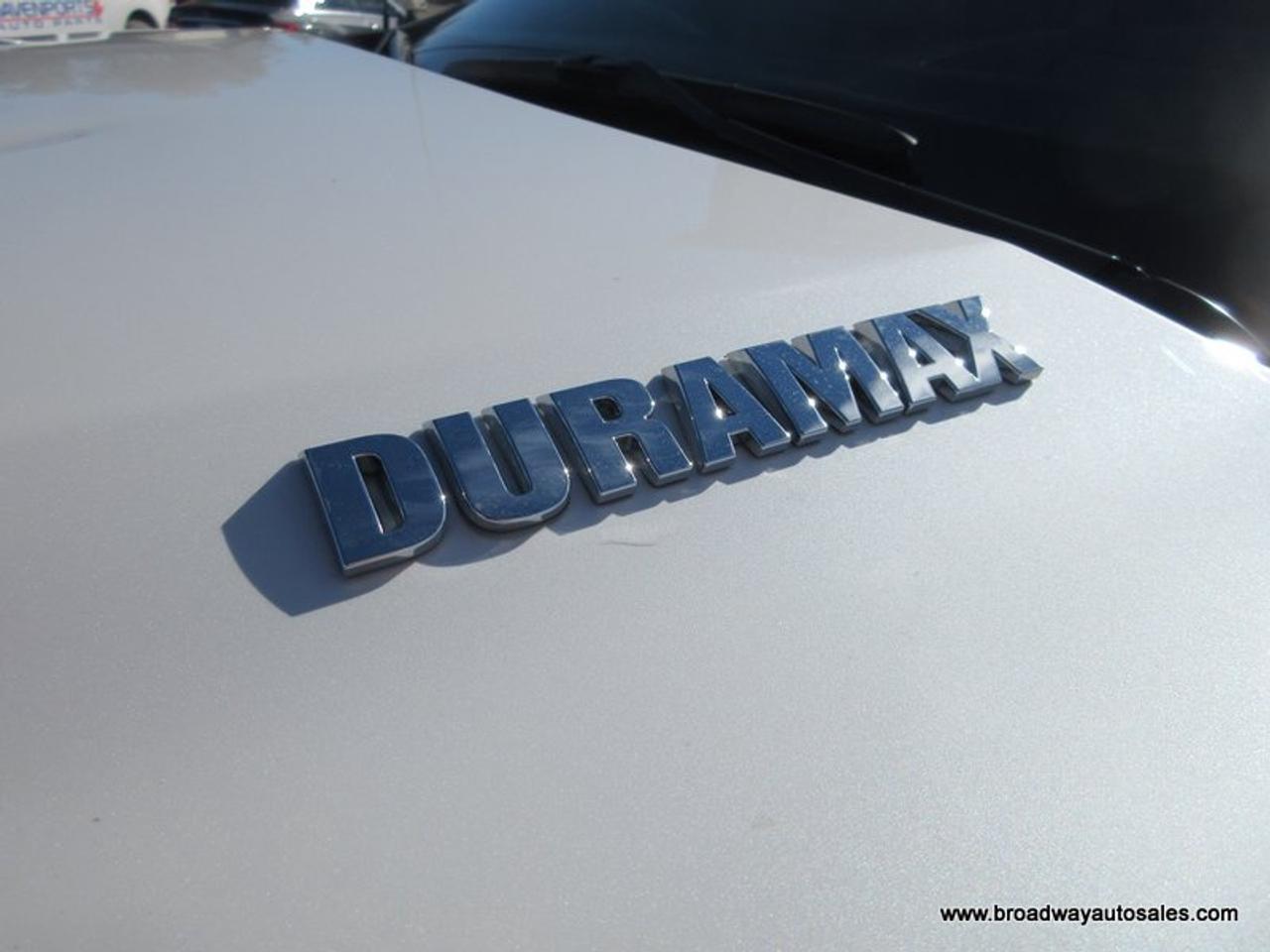 2025 Chevrolet Silverado 1500 LOADED HIGH-COUNTRY-PACKAGE 5 PASSENGER 3.0L - DURAMAX.. 4X4.. CREW-CAB.. SHORTY.. SUNROOF.. LEATHER.. HEATED/AC SEATS.. BOSE AUDIO.. Photo