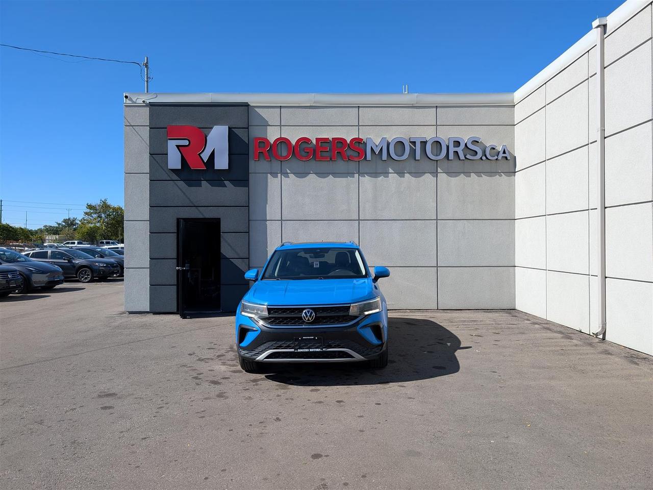 2023 Volkswagen Taos 4MOTION - PANO ROOF - REV CAM - TECH FEATS Photo