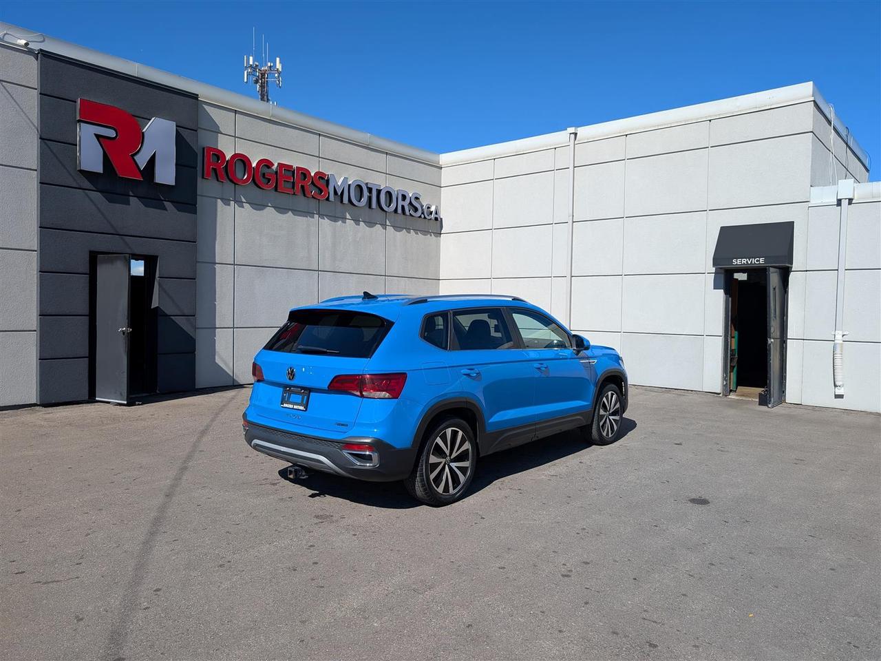 2023 Volkswagen Taos 4MOTION - PANO ROOF - REV CAM - TECH FEATS Photo
