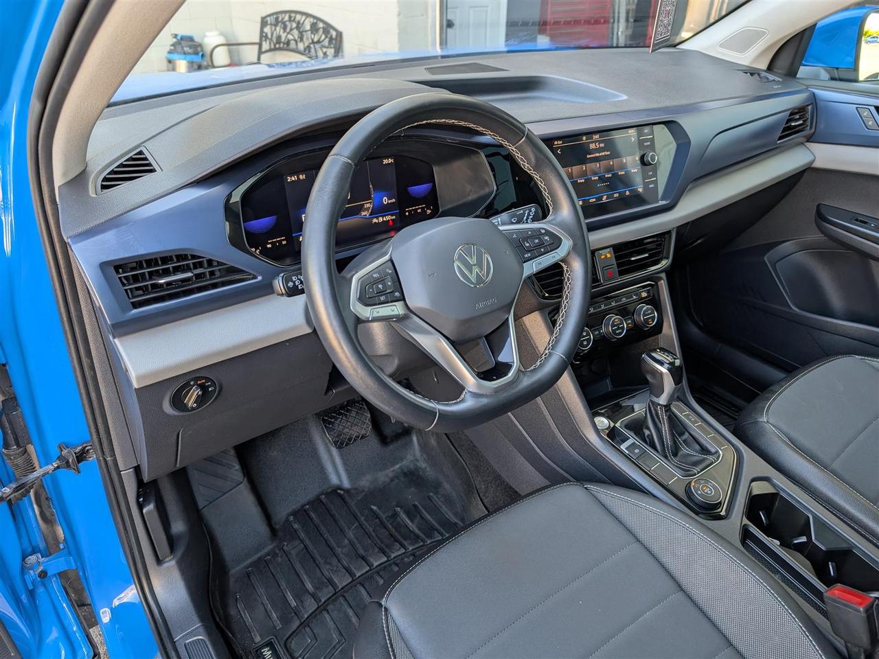 2023 Volkswagen Taos 4MOTION - PANO ROOF - REV CAM - TECH FEATS Photo