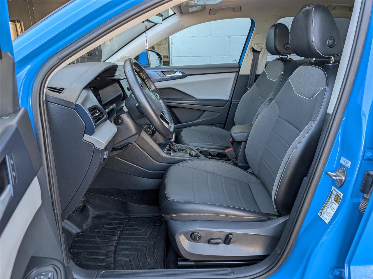 2023 Volkswagen Taos 4MOTION - PANO ROOF - REV CAM - TECH FEATS Photo