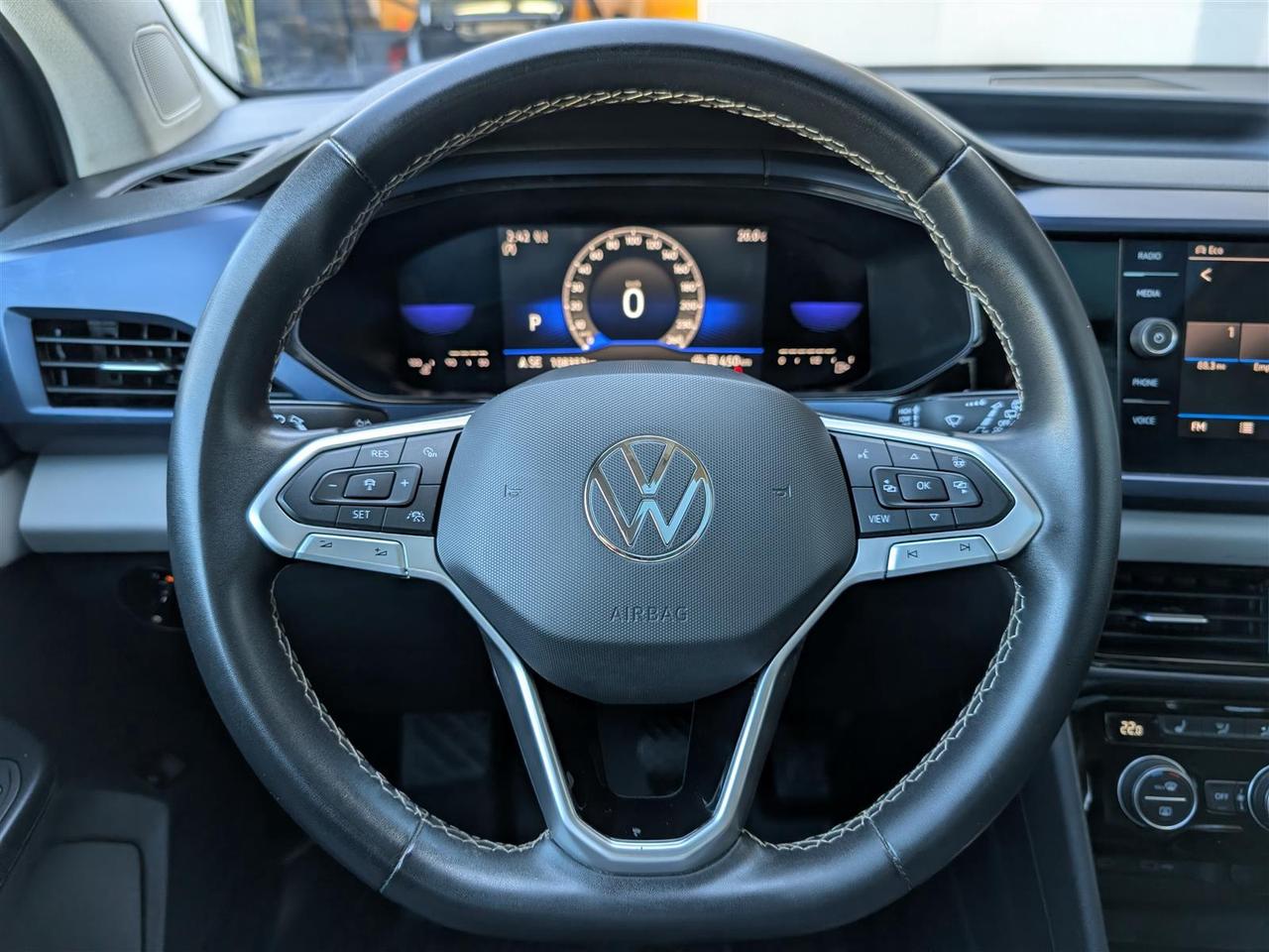 2023 Volkswagen Taos 4MOTION - PANO ROOF - REV CAM - TECH FEATS Photo