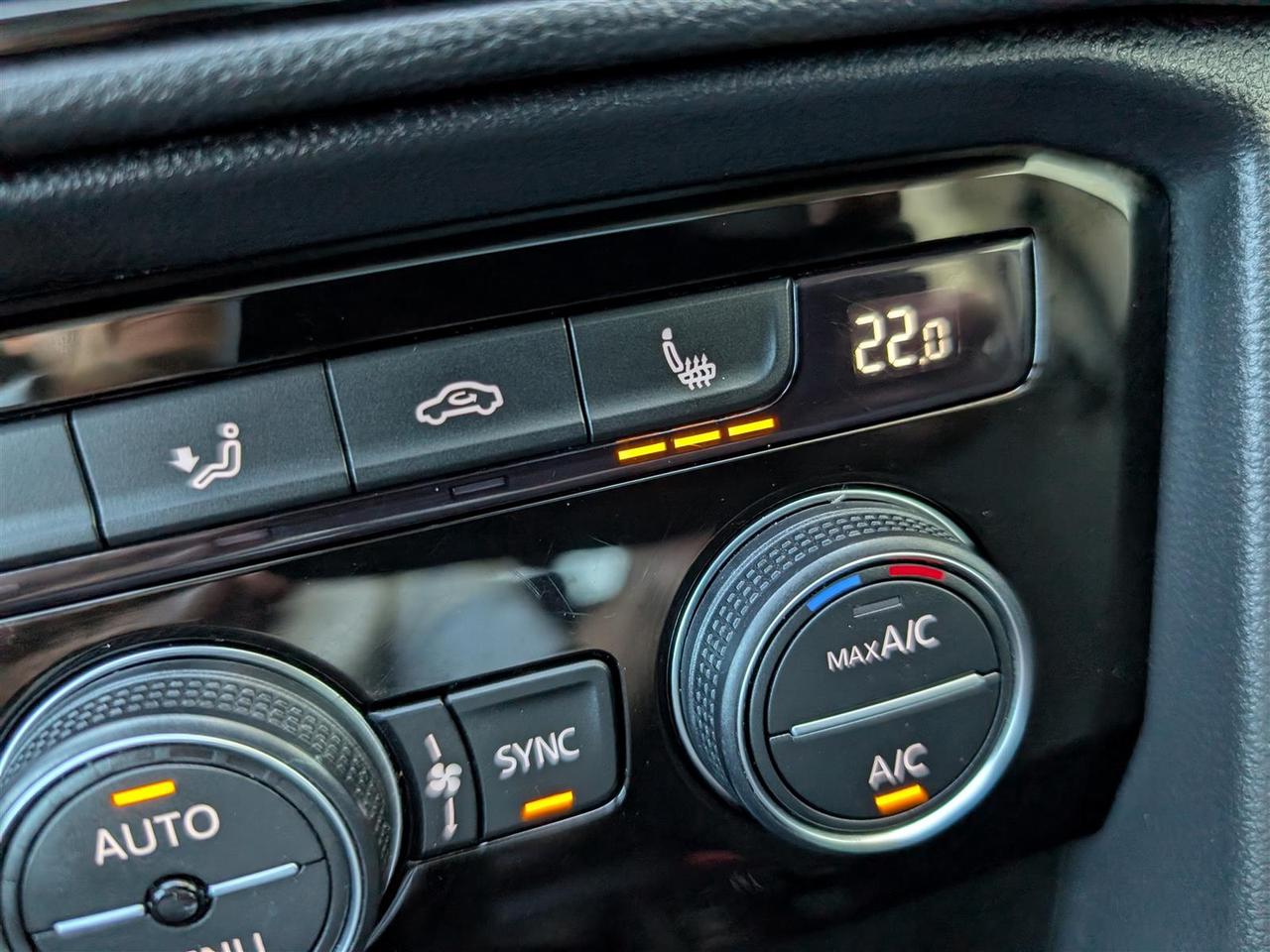 2023 Volkswagen Taos 4MOTION - PANO ROOF - REV CAM - TECH FEATS Photo