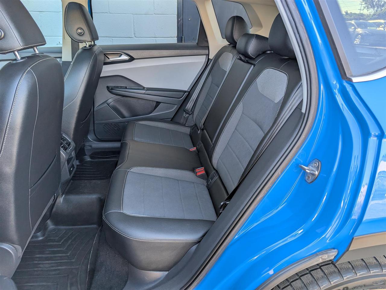 2023 Volkswagen Taos 4MOTION - PANO ROOF - REV CAM - TECH FEATS Photo