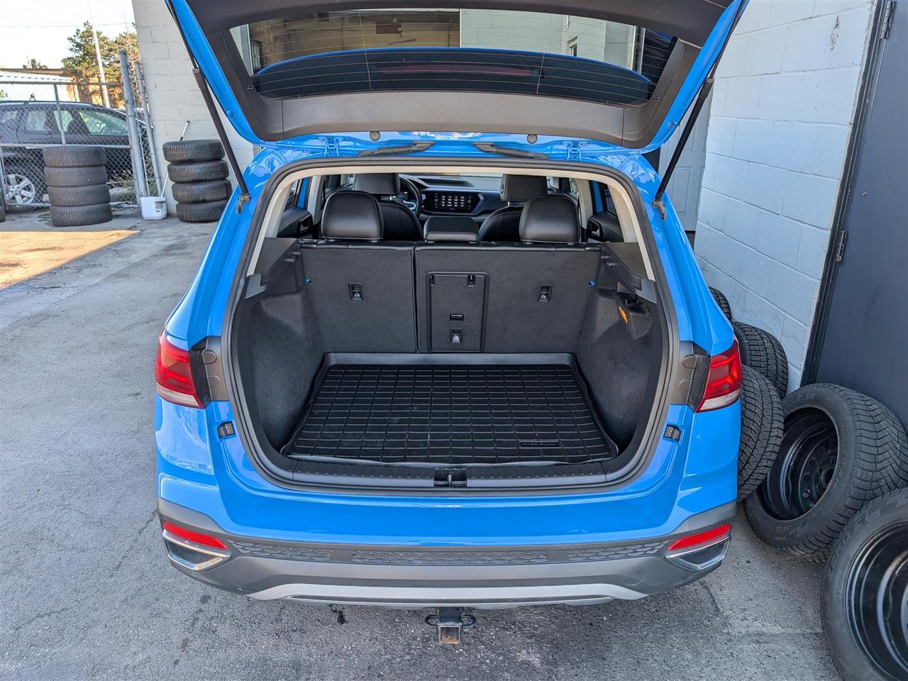 2023 Volkswagen Taos 4MOTION - PANO ROOF - REV CAM - TECH FEATS Photo
