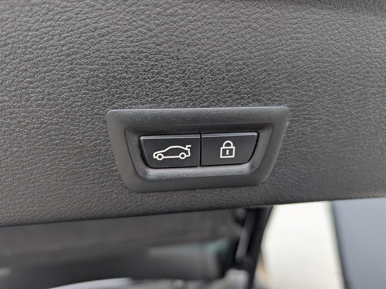 2017 BMW X4 M40i - SUNROOF - NAVI - LEATHER - REV CAM Photo