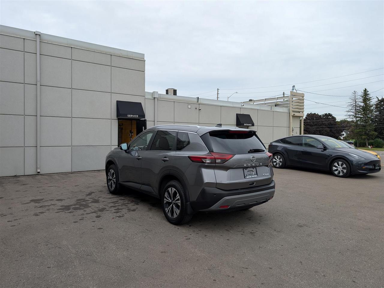 2023 Nissan Rogue SV AWD - PANO ROOF - REV CAM - TECH FEATS Photo2