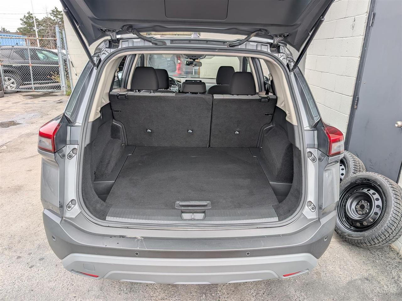 2023 Nissan Rogue SV AWD - PANO ROOF - REV CAM - TECH FEATS Photo