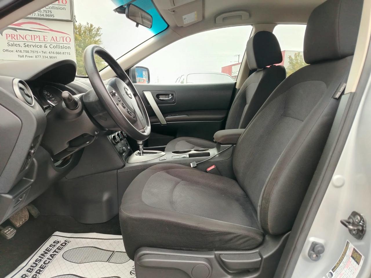 2013 Nissan Rogue SV Photo