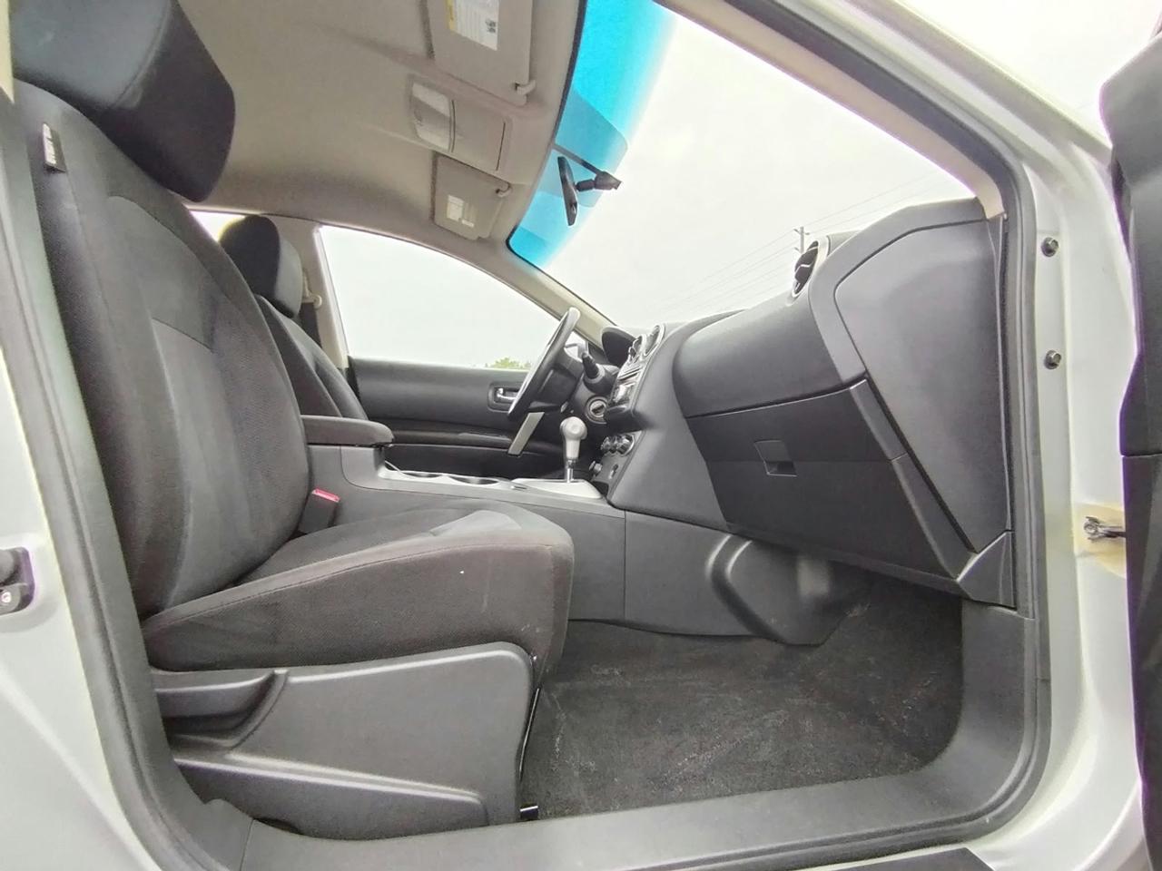 2013 Nissan Rogue SV Photo
