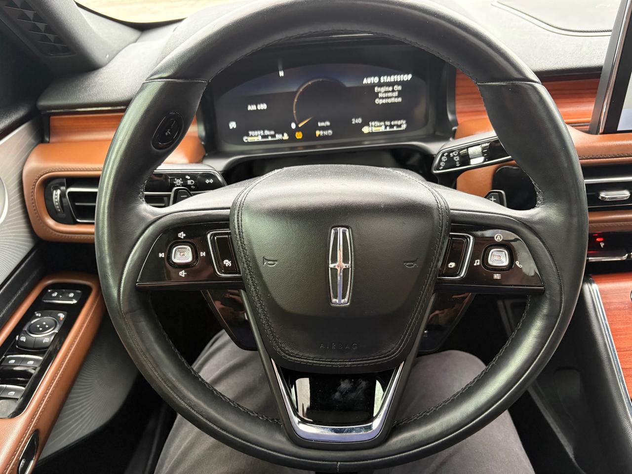 2020 Lincoln Aviator Reserve NO ACCIDENTS!! LOW KMS!! Photo