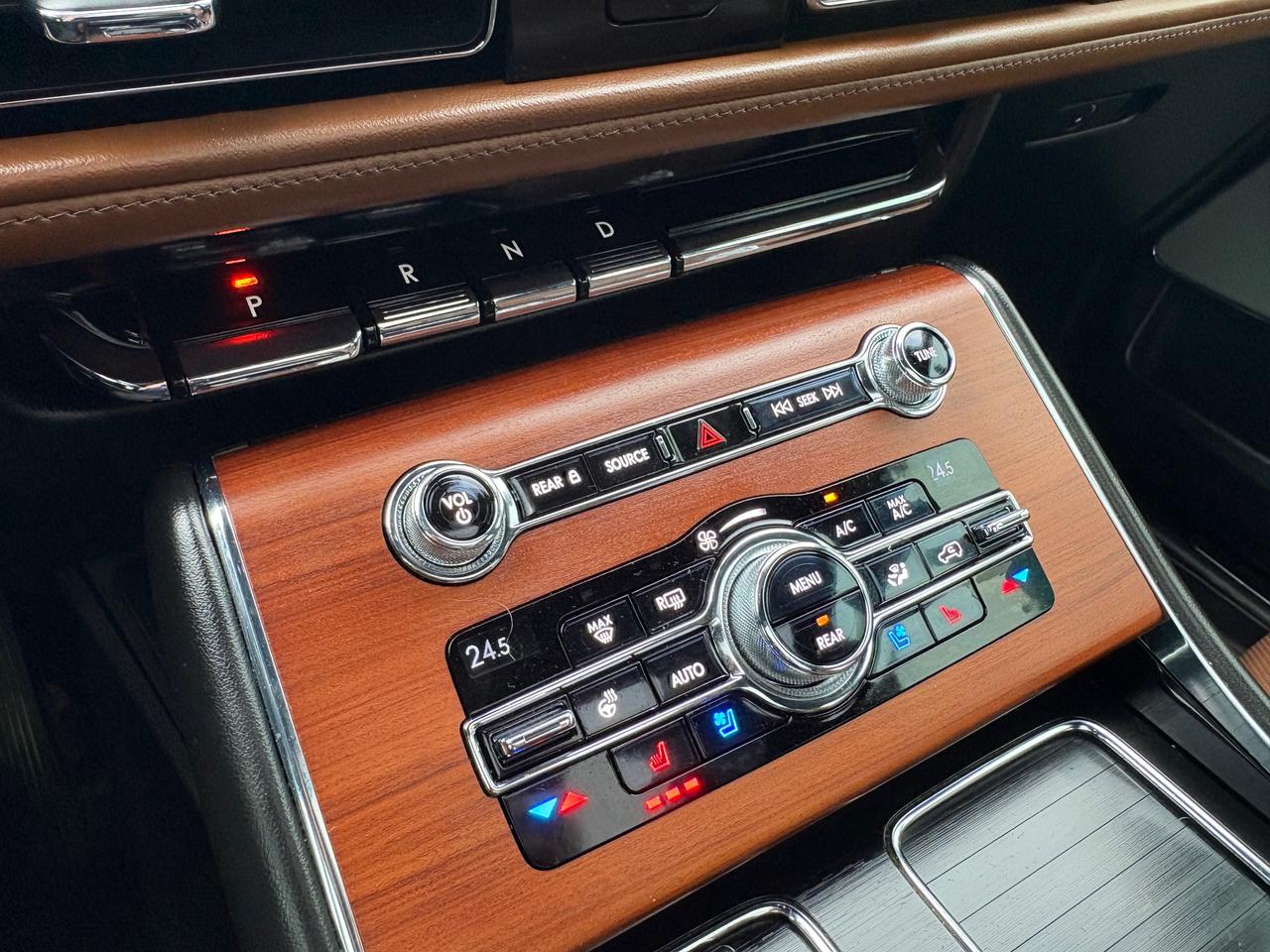 2020 Lincoln Aviator Reserve NO ACCIDENTS!! LOW KMS!! Photo