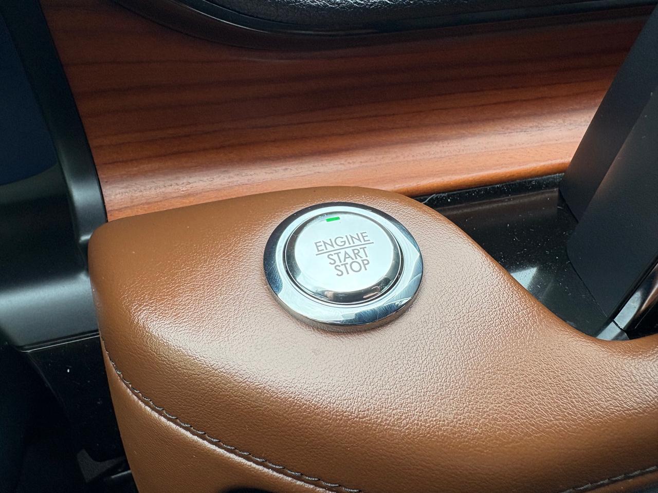 2020 Lincoln Aviator Reserve NO ACCIDENTS!! LOW KMS!! Photo