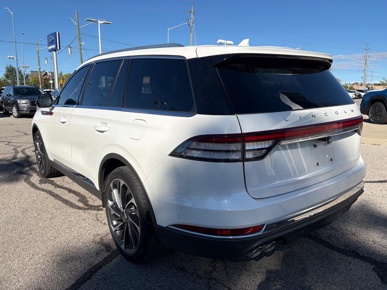 2020 Lincoln Aviator Reserve NO ACCIDENTS!! LOW KMS!! Photo