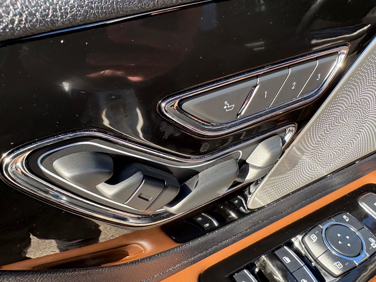 2020 Lincoln Aviator Reserve NO ACCIDENTS!! LOW KMS!! Photo