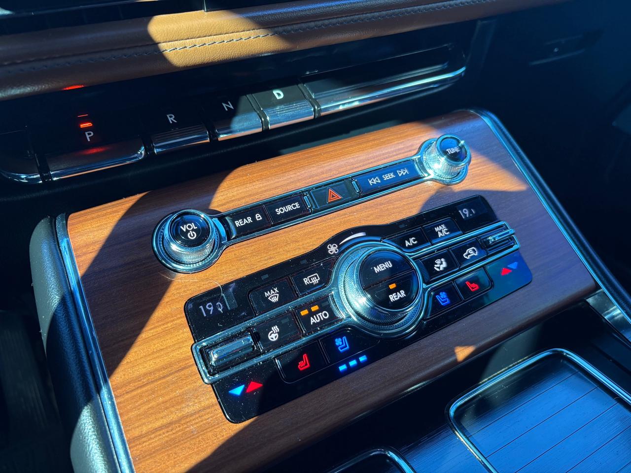 2020 Lincoln Aviator Reserve NO ACCIDENTS!! LOW KMS!! Photo
