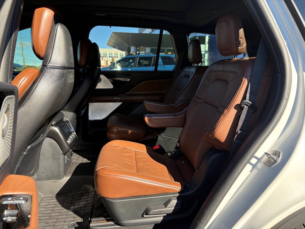 2020 Lincoln Aviator Reserve NO ACCIDENTS!! LOW KMS!! Photo