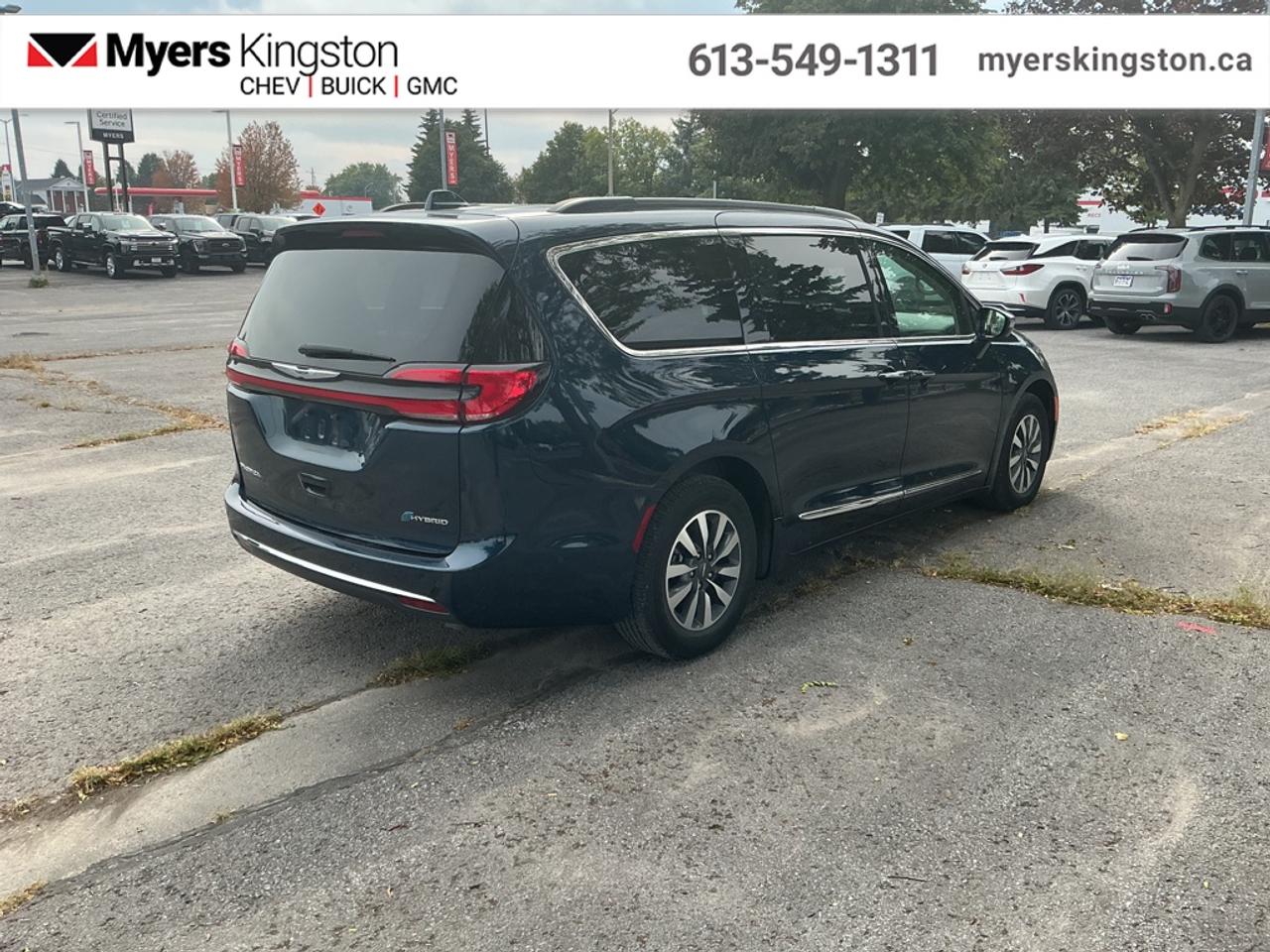 2022 Chrysler Pacifica Hybrid Limited  - Sunroof - $243 B/W Photo