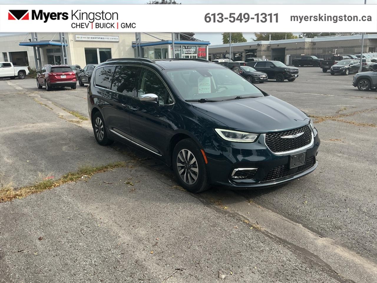 2022 Chrysler Pacifica Hybrid Limited  - Sunroof - $243 B/W Photo5