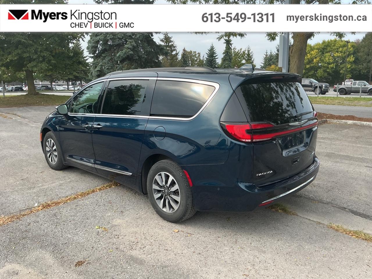 2022 Chrysler Pacifica Hybrid Limited  - Sunroof - $243 B/W Photo
