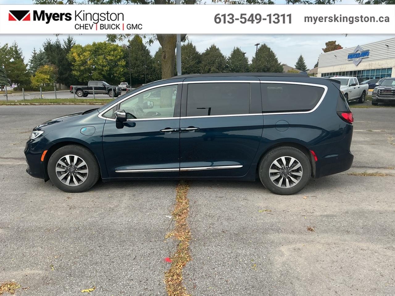 2022 Chrysler Pacifica Hybrid Limited  - Sunroof - $243 B/W Photo