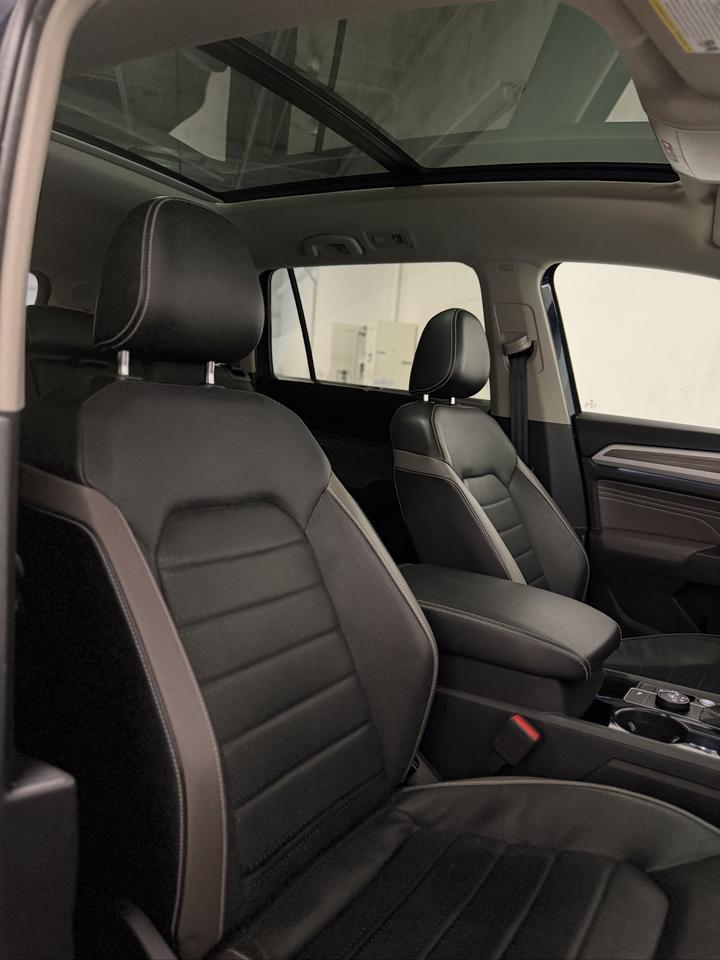2022 Volkswagen Atlas HIGHLINE | PANOROOF | WIRELESS CARPLAY | 7 SEATER! Photo