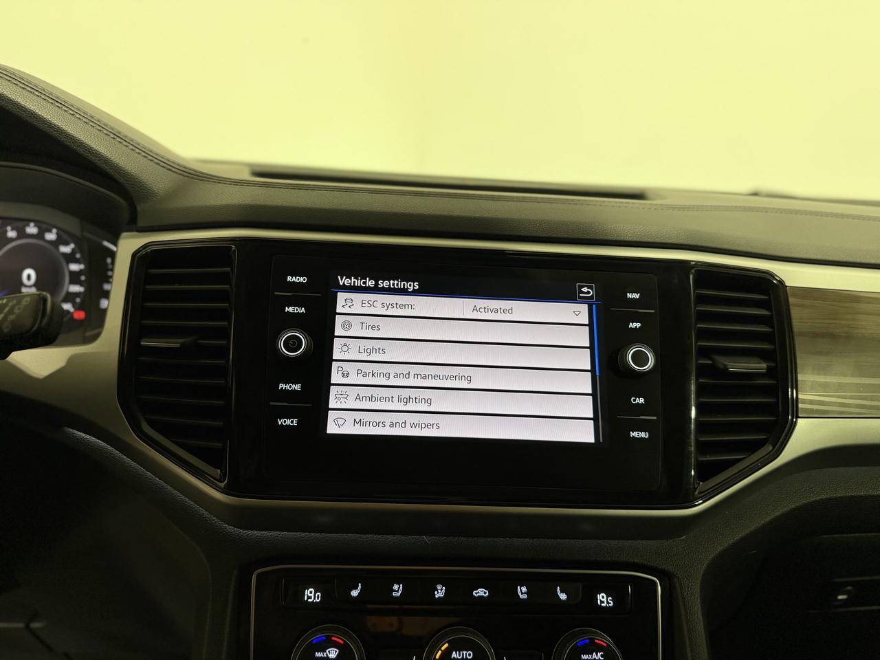 2022 Volkswagen Atlas HIGHLINE | PANOROOF | WIRELESS CARPLAY | 7 SEATER! Photo