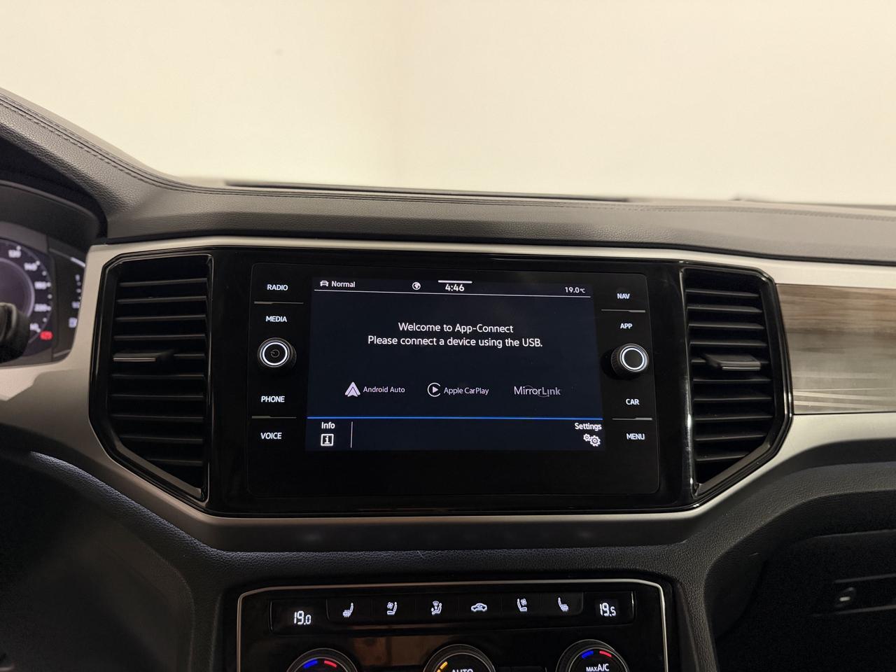 2022 Volkswagen Atlas HIGHLINE | PANOROOF | WIRELESS CARPLAY | 7 SEATER! Photo