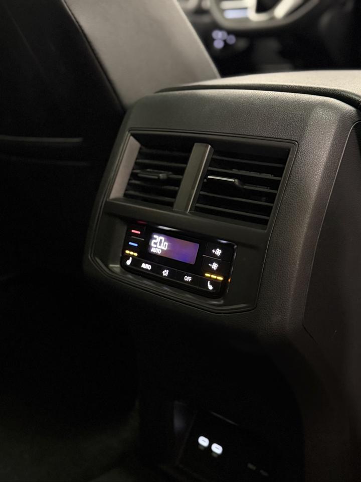 2022 Volkswagen Atlas HIGHLINE | PANOROOF | WIRELESS CARPLAY | 7 SEATER! Photo