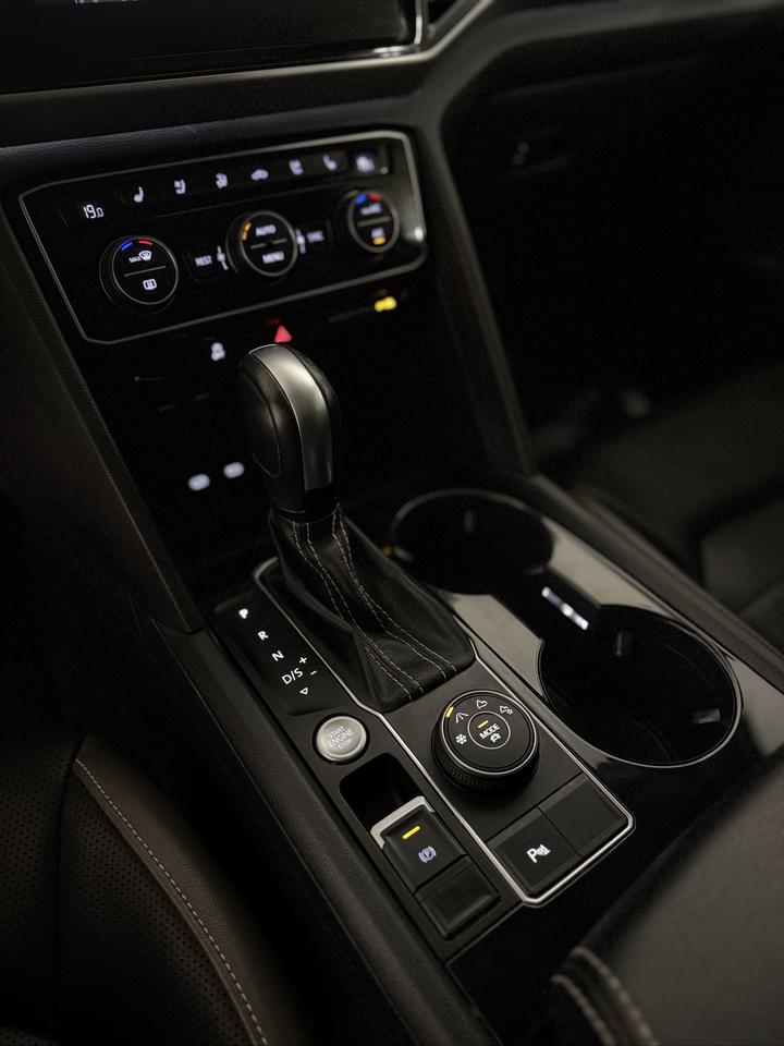 2022 Volkswagen Atlas HIGHLINE | PANOROOF | WIRELESS CARPLAY | 7 SEATER! Photo