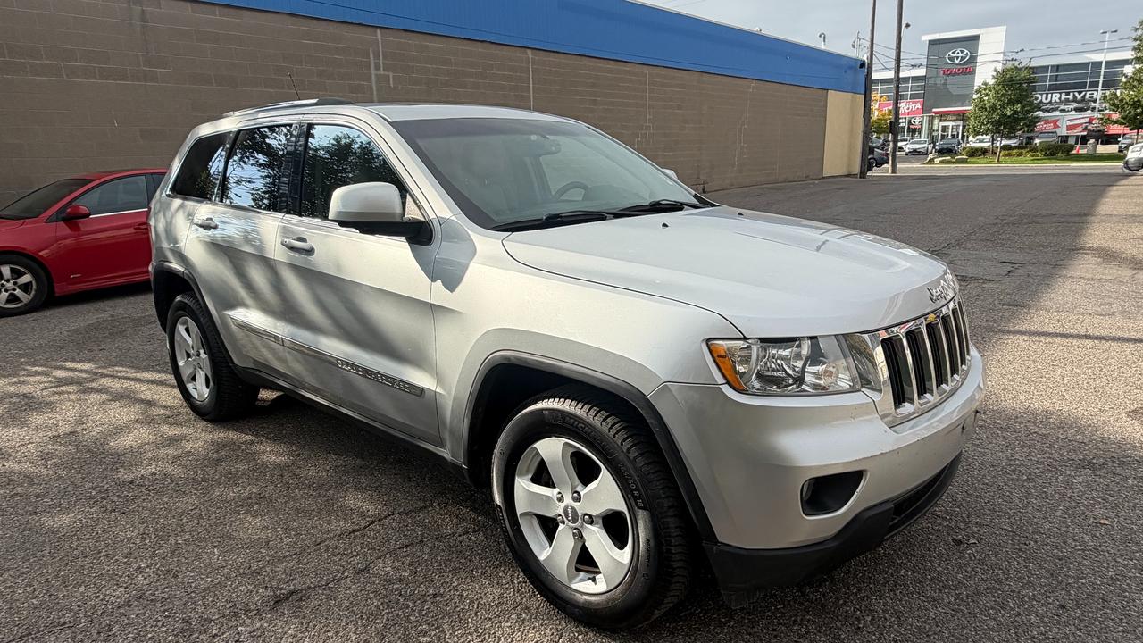 2011 Jeep Grand Cherokee Laredo Photo0