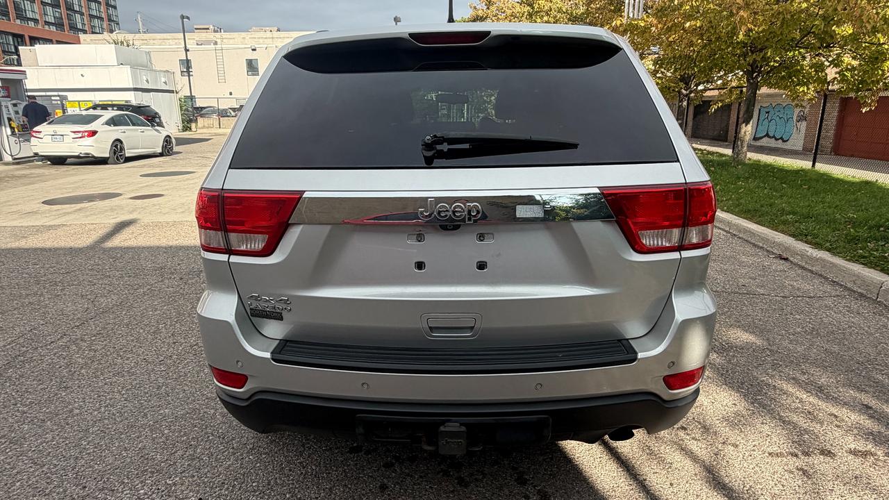 2011 Jeep Grand Cherokee Laredo Photo4