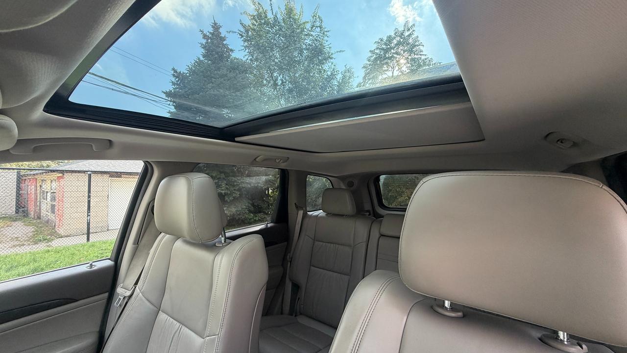 2011 Jeep Grand Cherokee Laredo Photo