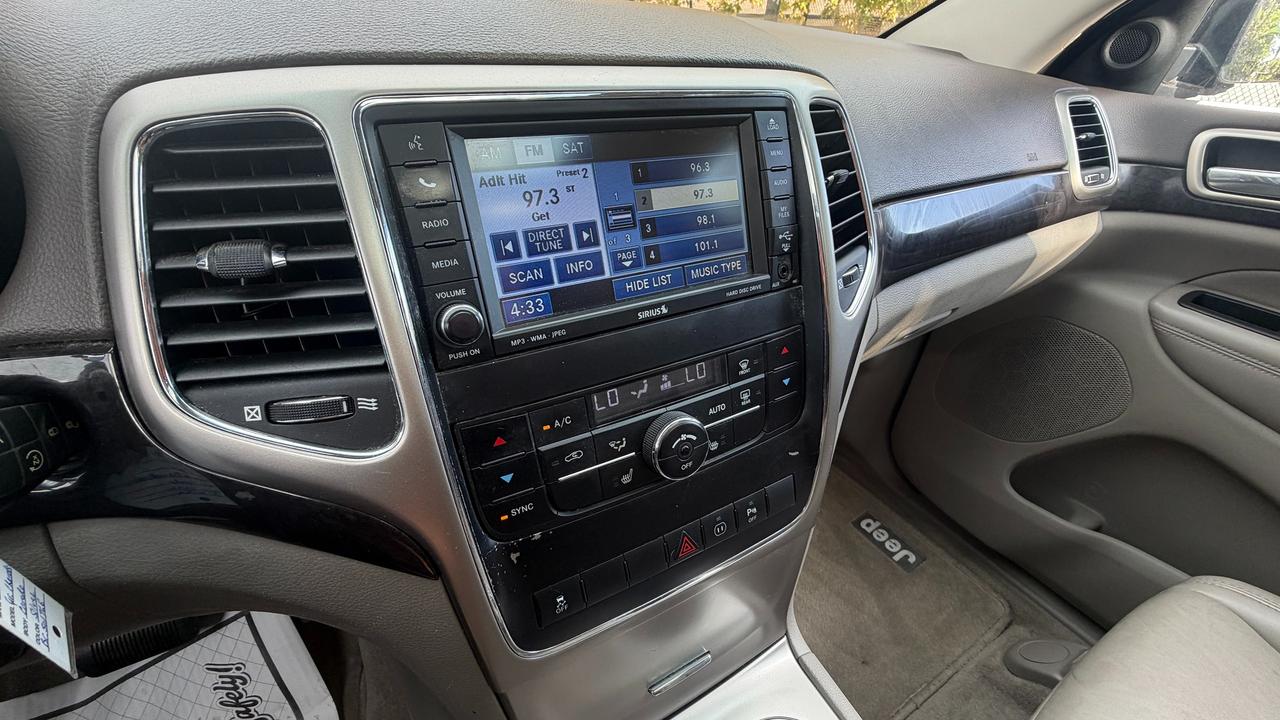 2011 Jeep Grand Cherokee Laredo Photo