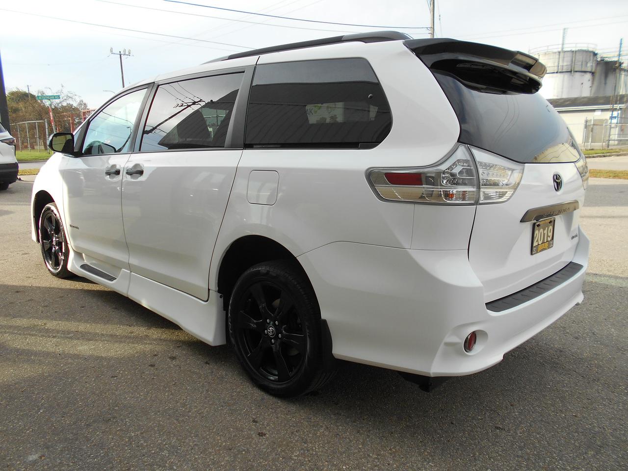 2019 Toyota Sienna SE-Wheelchair Accessible Side Entry- Manual Photo