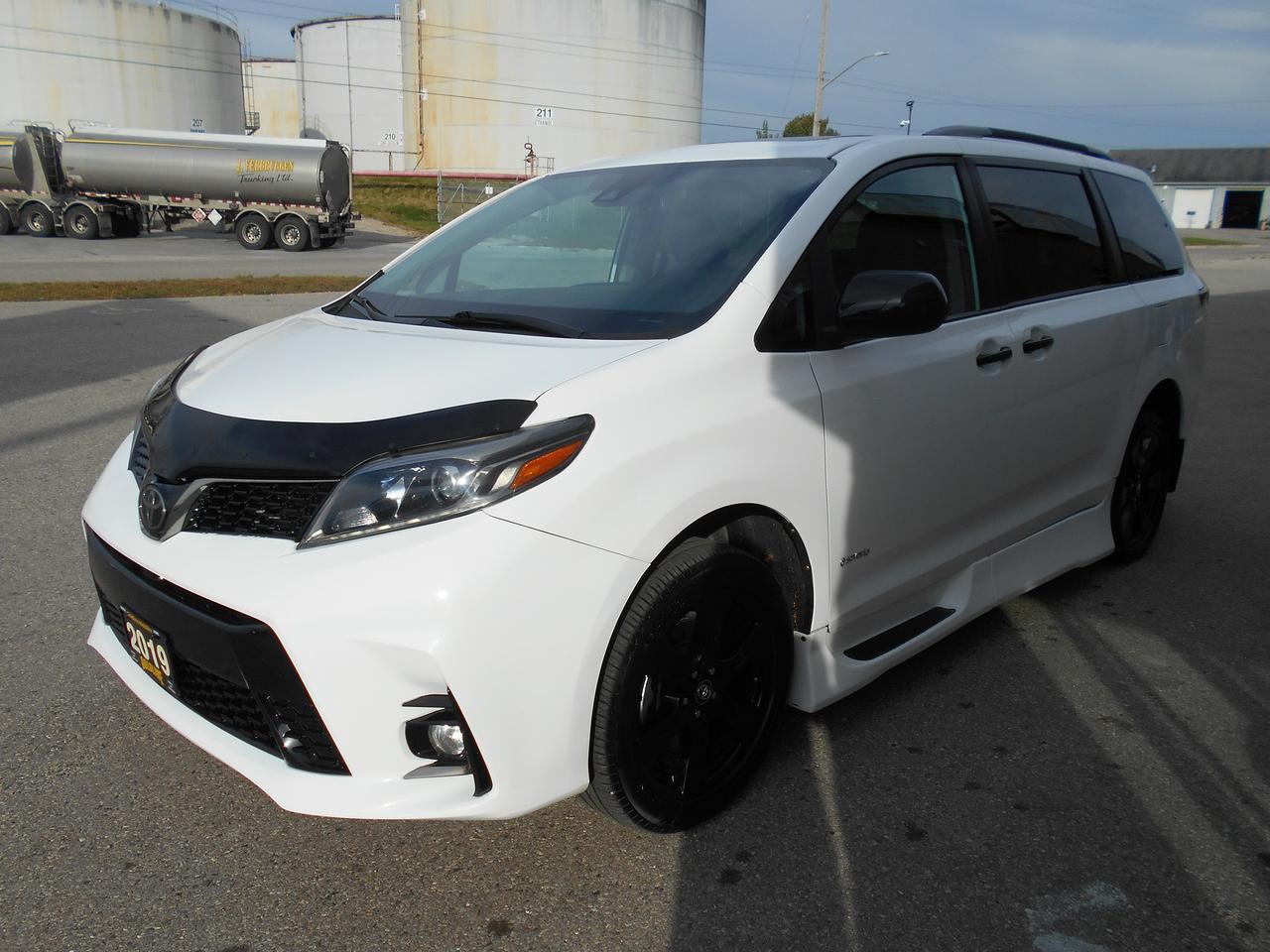2019 Toyota Sienna SE-Wheelchair Accessible Side Entry- Manual Photo