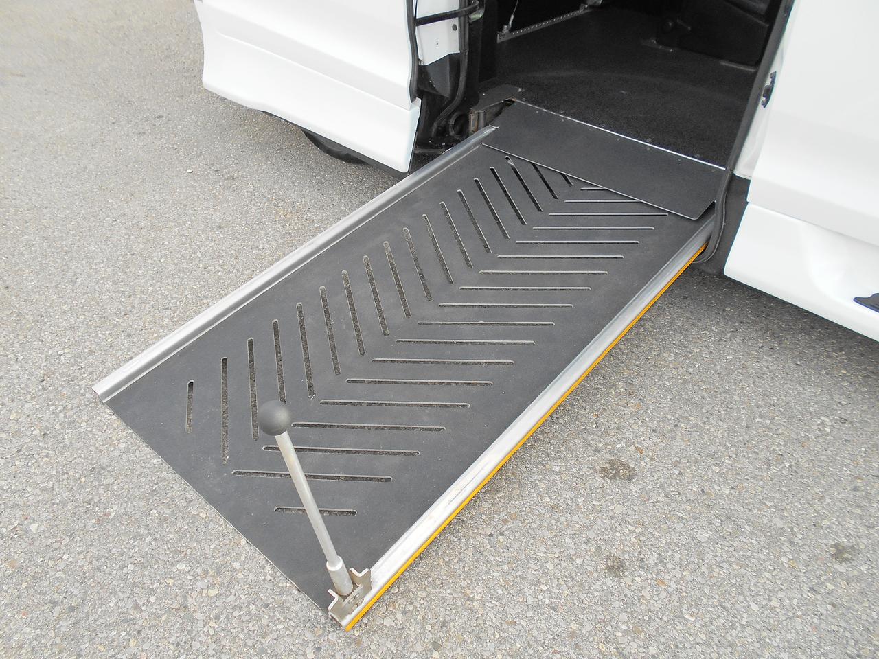 2019 Toyota Sienna SE-Wheelchair Accessible Side Entry- Manual Photo