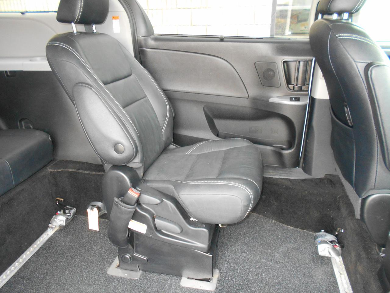 2019 Toyota Sienna SE-Wheelchair Accessible Side Entry- Manual Photo