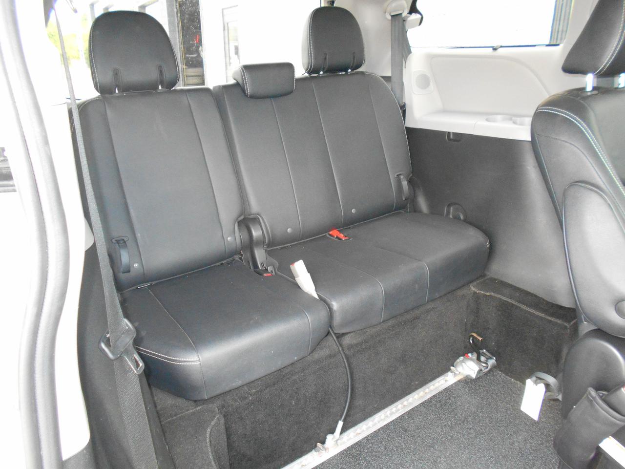 2019 Toyota Sienna SE-Wheelchair Accessible Side Entry- Manual Photo