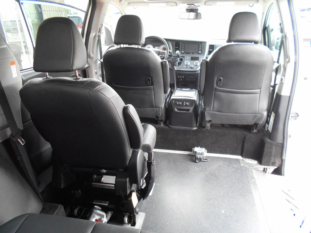 2019 Toyota Sienna SE-Wheelchair Accessible Side Entry- Manual Photo
