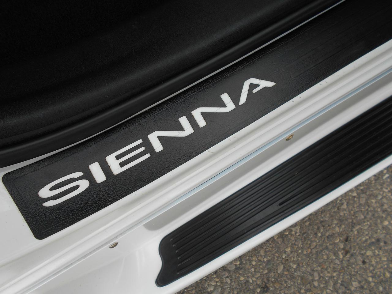 2019 Toyota Sienna SE-Wheelchair Accessible Side Entry- Manual Photo