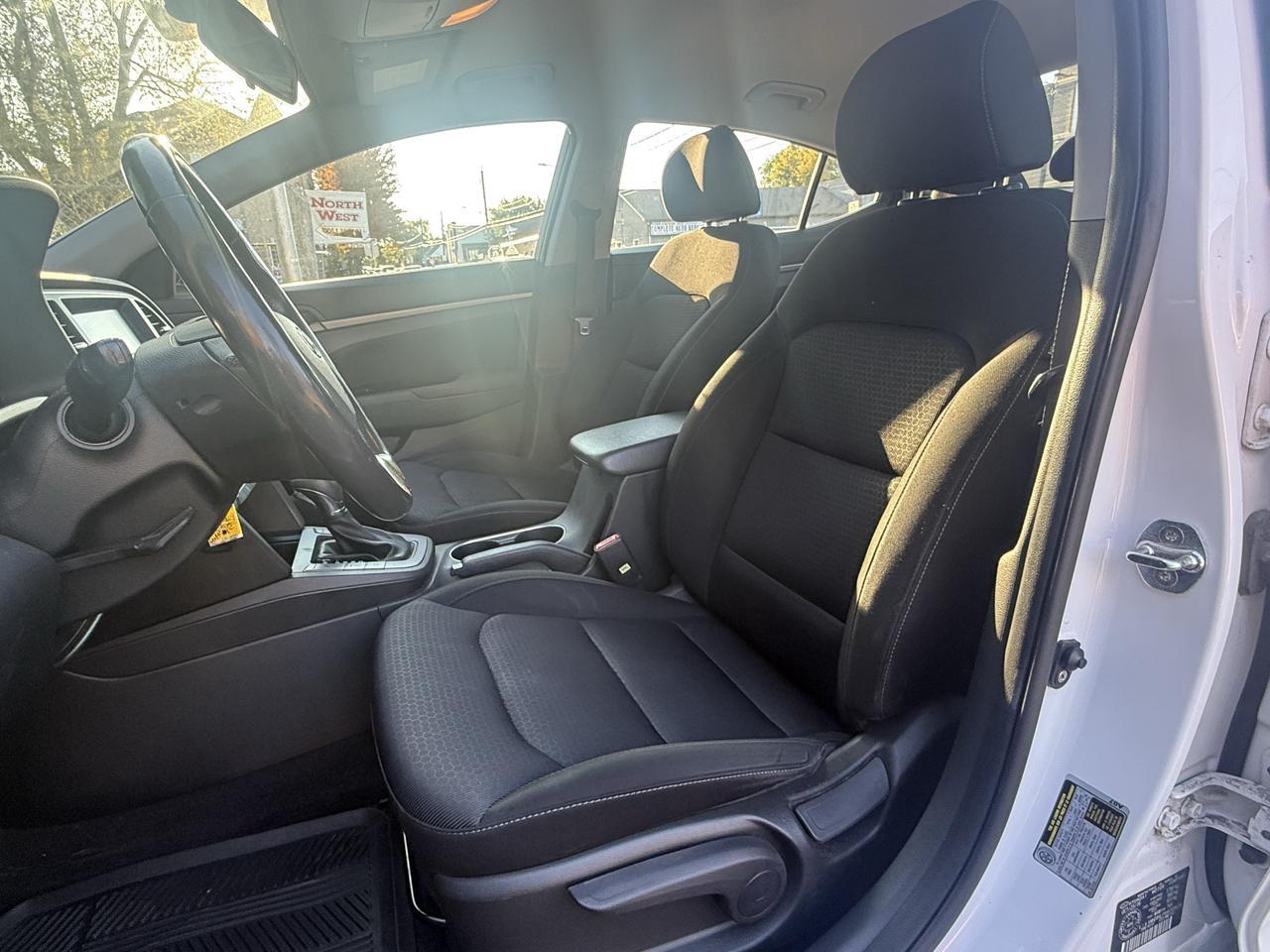 2017 Hyundai Elantra GL Photo