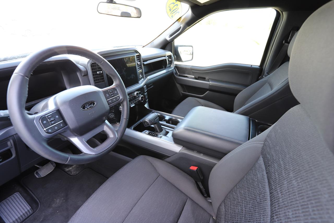 2025 Ford F-150 XLT 4WD SuperCrew 5.5' Box Photo1