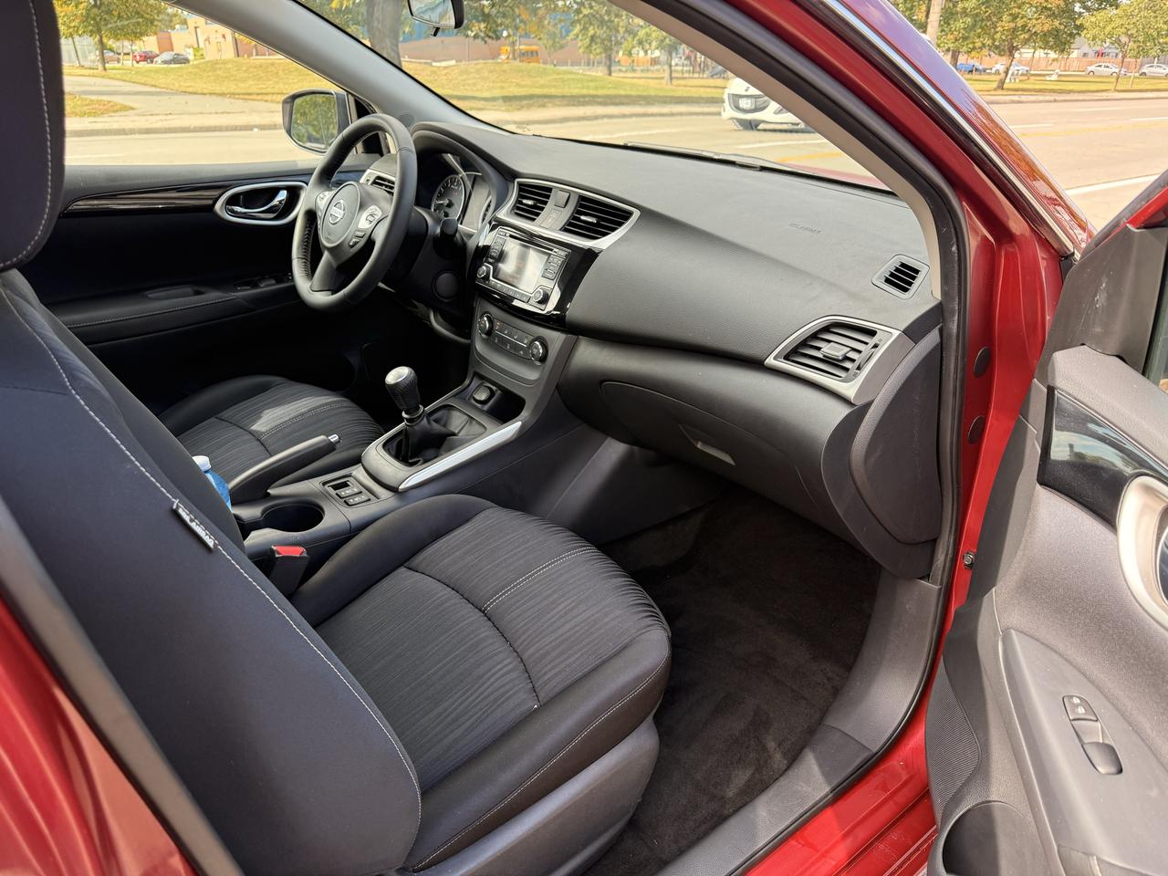 2016 Nissan Sentra 4DR SDN MAN SV Photo