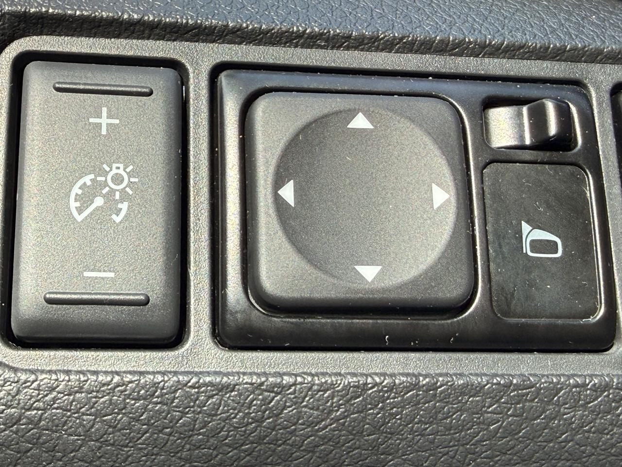 2016 Nissan Sentra 4DR SDN MAN SV Photo