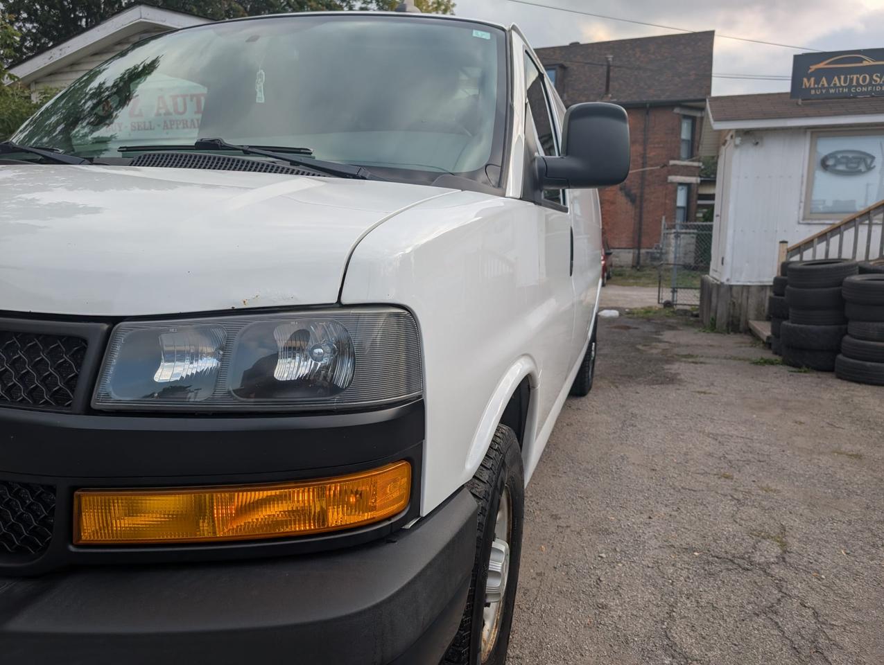 2018 Chevrolet Express Cargo Van RWD 2500 155" Photo5