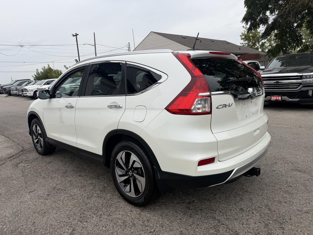 2015 Honda CR-V Touring | Clean CARFAX Photo4