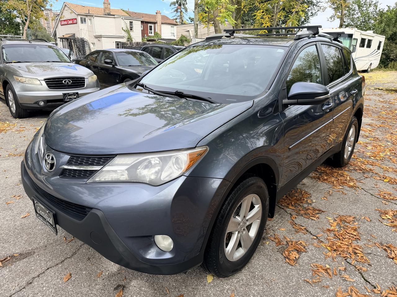 2013 Toyota RAV4 XLE | 4WD | CLEAN CARFAX Photo0